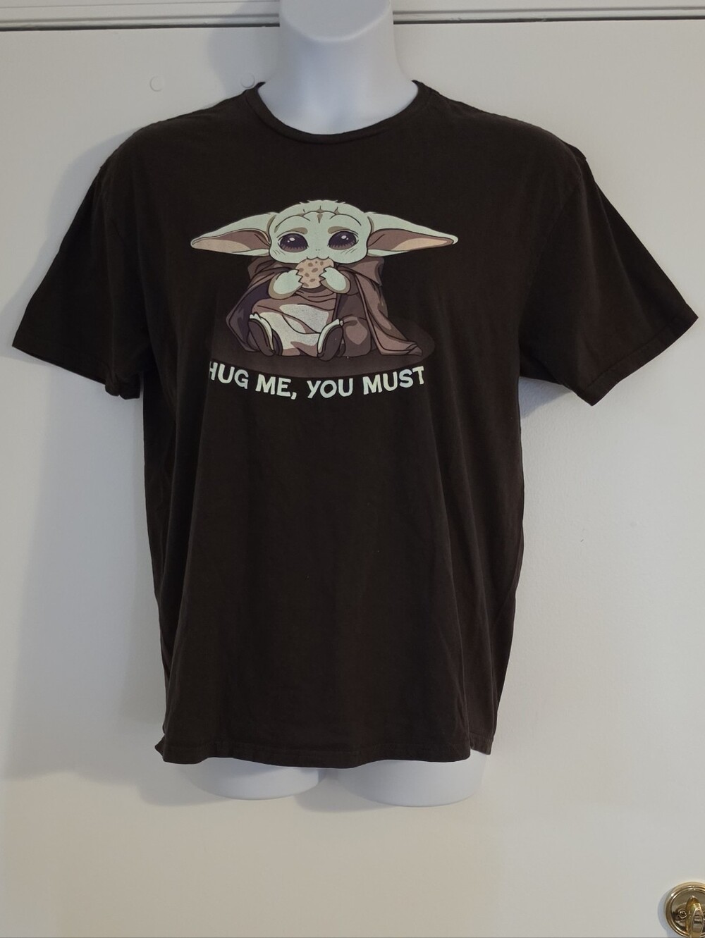 Unisex XL Grogu Tee Baby Yoda Men's Mandalorian Star Wars Hug Me Brown T-shirt - Picture 2 of 11